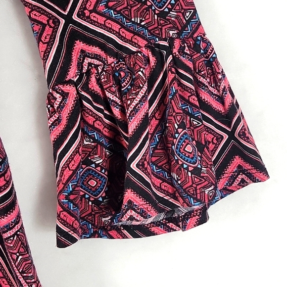 Bobbie Brooks Geometric Print Ruffle Bell Sleeve Top Size L - Picture 4 of 7